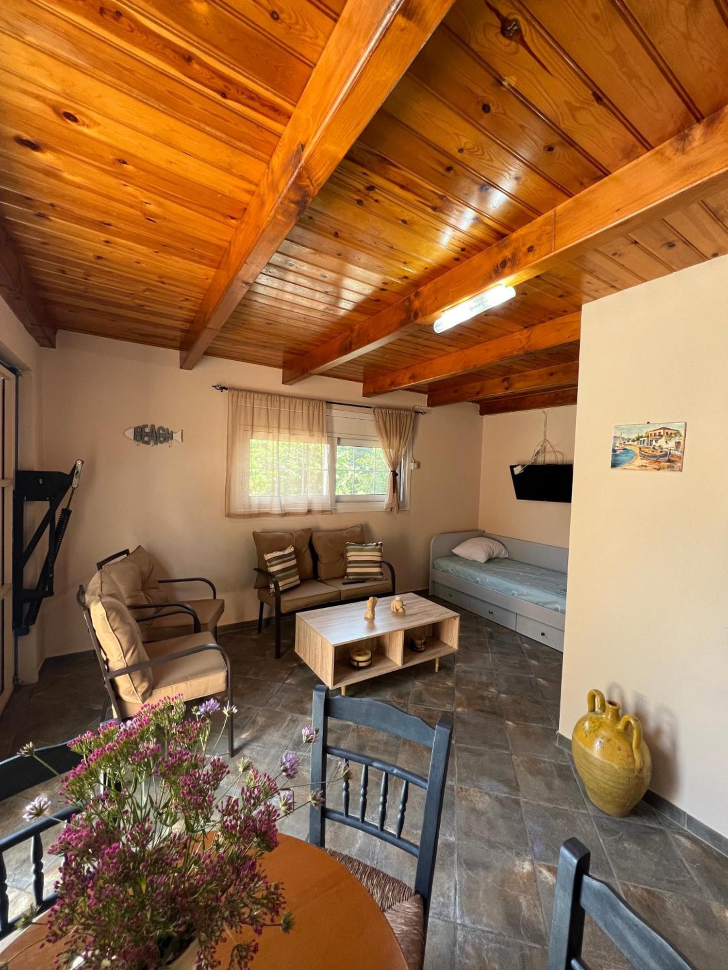 Nisaki Mathraki B&B Стая снимка